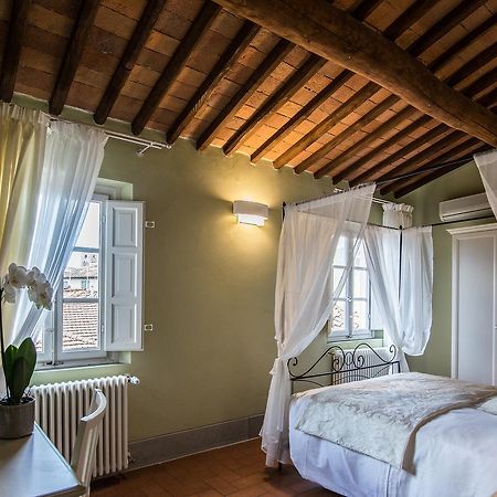 B&B Residenza Di Via Fontana Lucca Exteriör bild