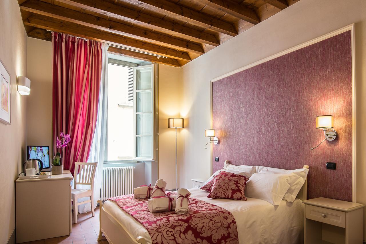 B&B Residenza Di Via Fontana Lucca Exteriör bild