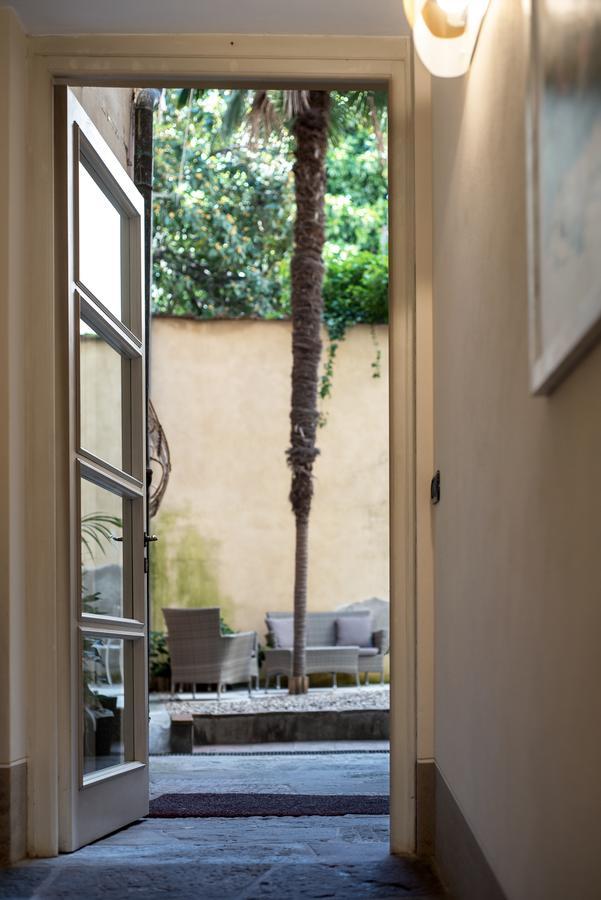 B&B Residenza Di Via Fontana Lucca Exteriör bild