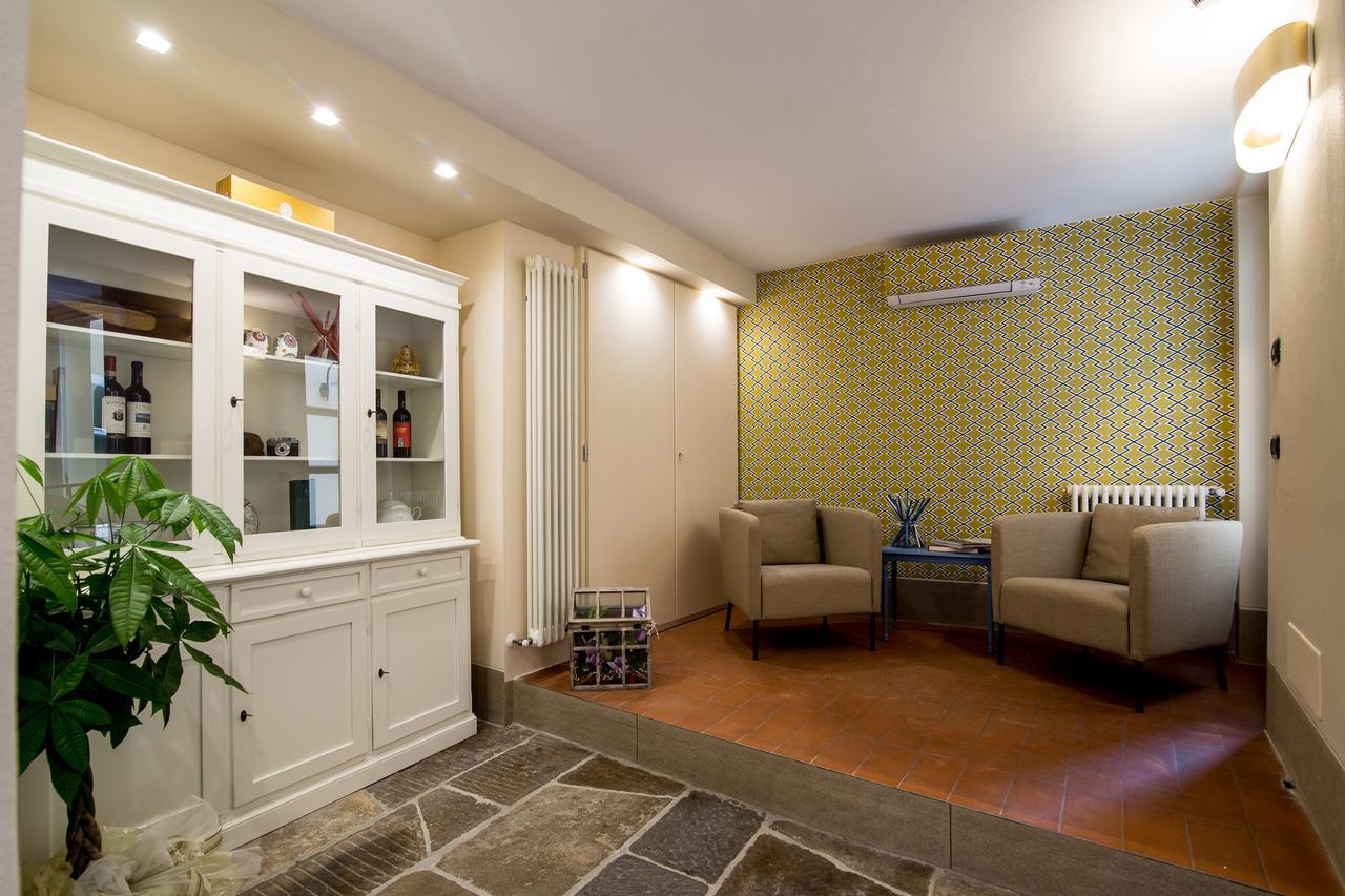 B&B Residenza Di Via Fontana Lucca Exteriör bild