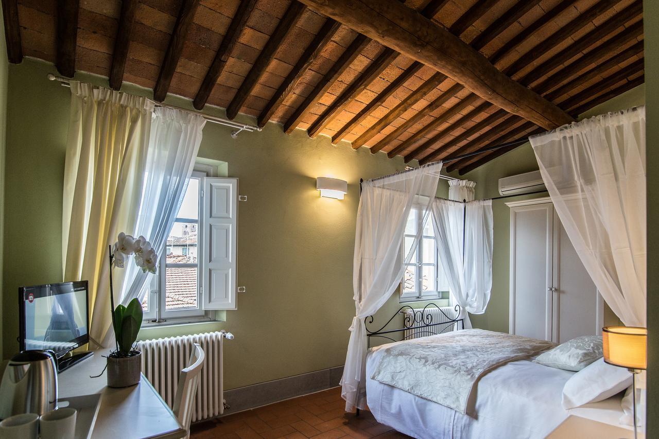 B&B Residenza Di Via Fontana Lucca Exteriör bild