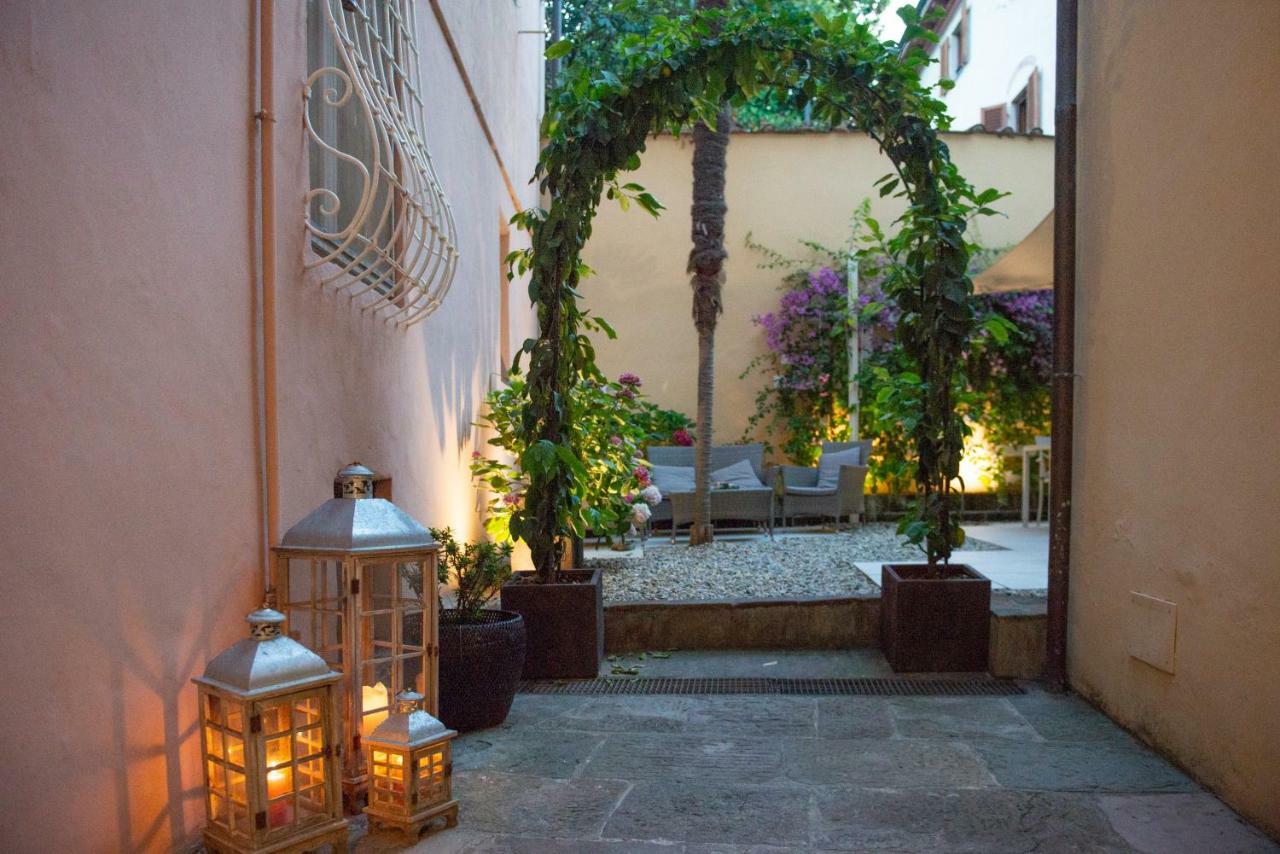 B&B Residenza Di Via Fontana Lucca Exteriör bild