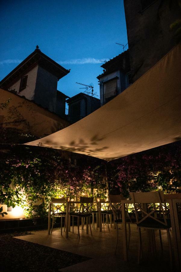 B&B Residenza Di Via Fontana Lucca Exteriör bild
